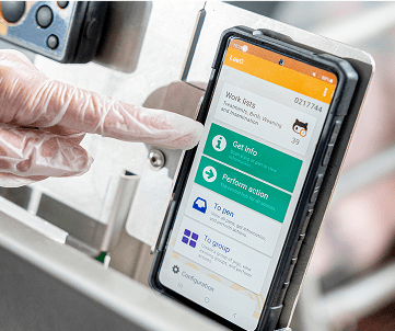 Hand operating the App in a smartphone next to LeeO device
